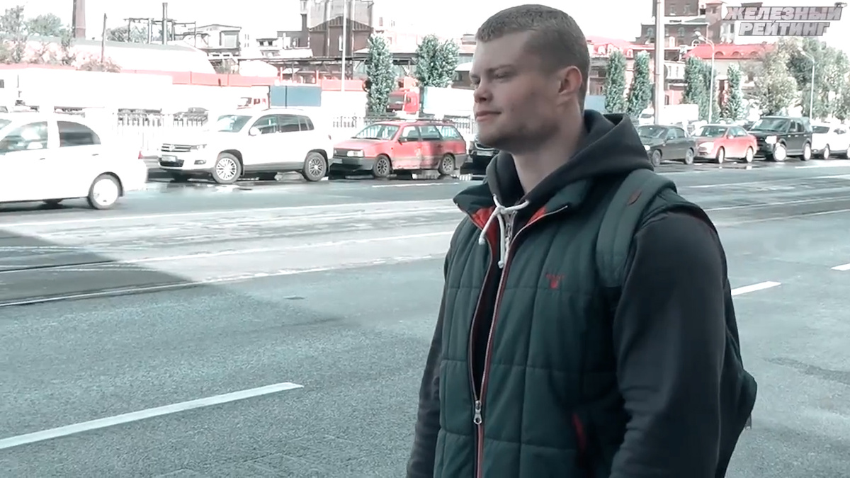 2014 год, Сергей ждет автобус, чтобы поехать на тренировку