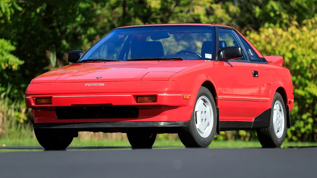 ©Bring a Trailer ©Toyota 