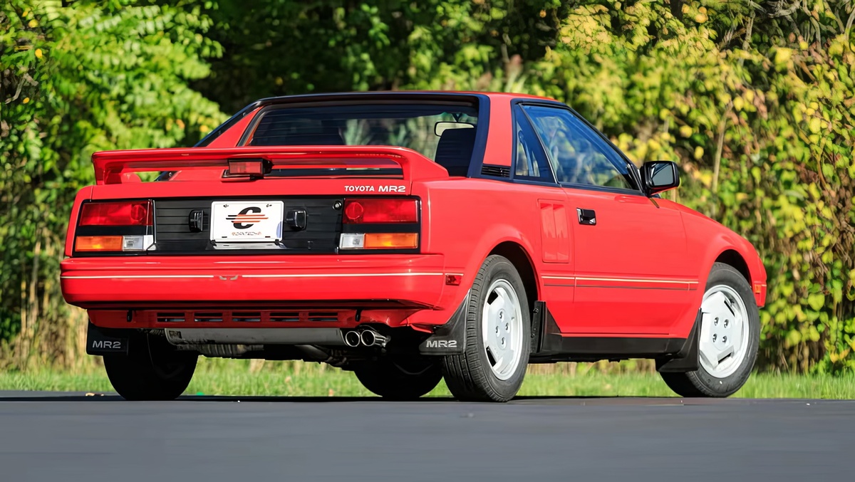 ©Bring a Trailer ©Toyota 