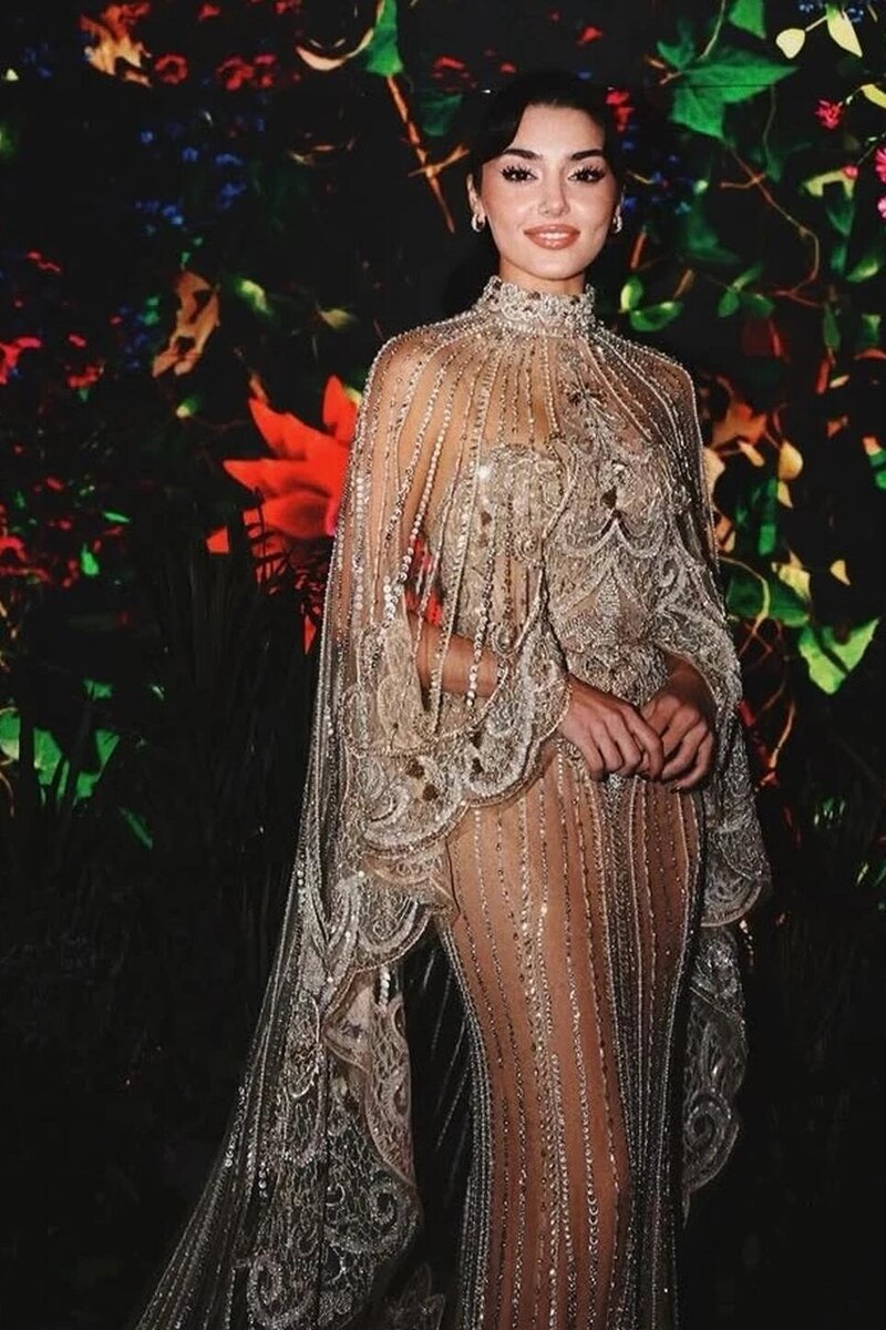    Ханде Эрчел Социальные сети