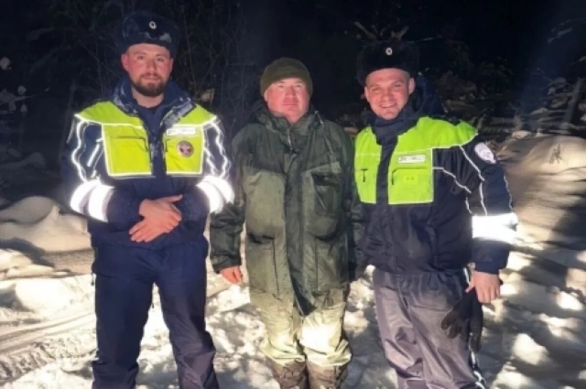    Полицейские в Собинке 10 километров шли по снегу за заблудившимся рыбаком