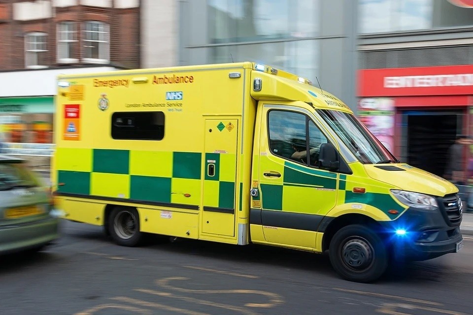    Мужчина получил удар ногой в голову и лишился части черепа: роковой конфликт произошёл из-за смартфона Shutterstock