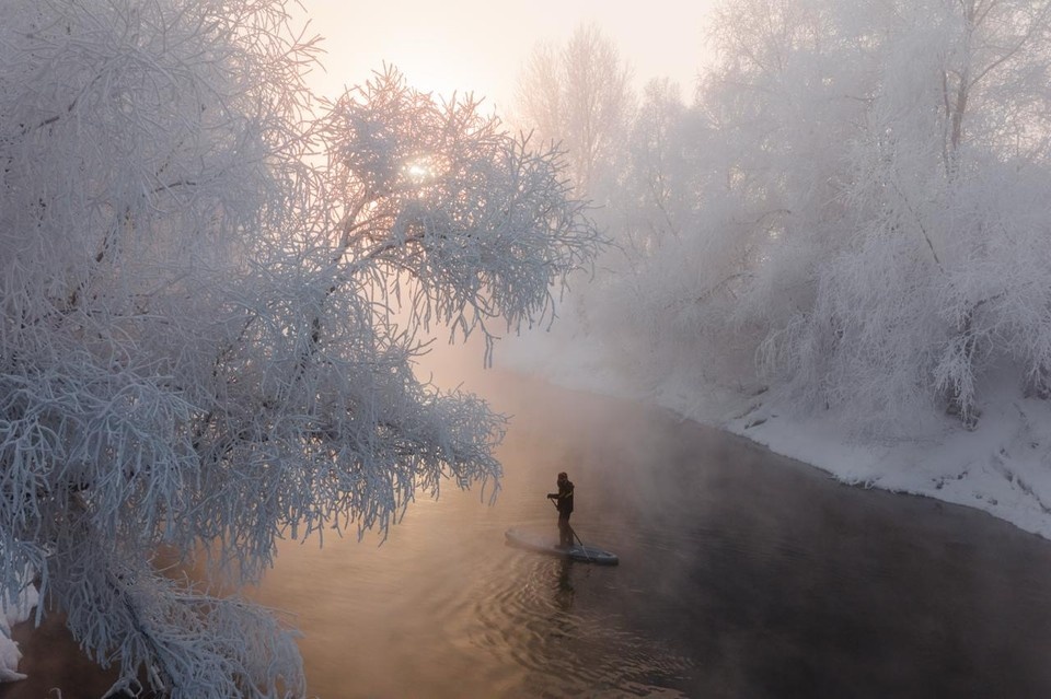    Из-за пара все вокруг покрылось инеем. Фото: Вадим Махоров