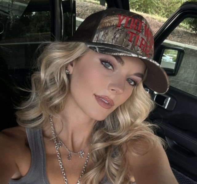    Карли Скотт Коллинз. Фото: @karleyscottcollins (Instagram*)