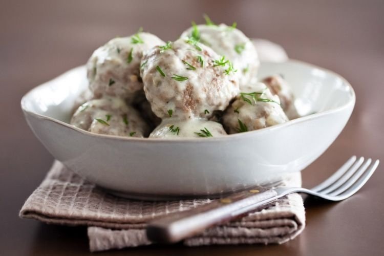 Куриные фрикадельки в сливочном соусе