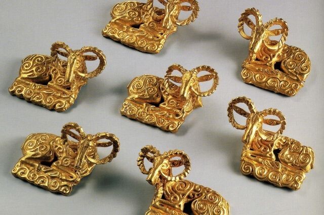 В тайнике нашли фигурки вот таких золотых архаров - горных баранов!