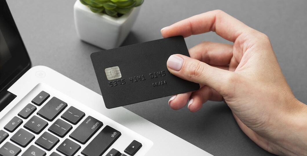 У миллионов россиян временно заблокировали банковские карты