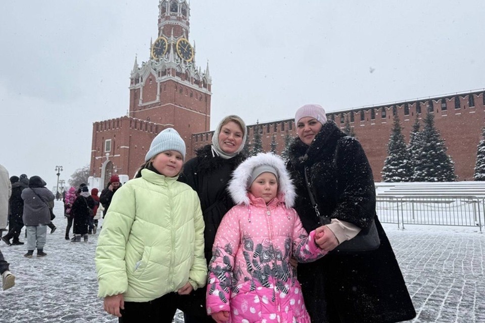    Депутат из Копейска исполнила мечту девочки из ДНР побывать в Москве. Фото: ЕР ДНР