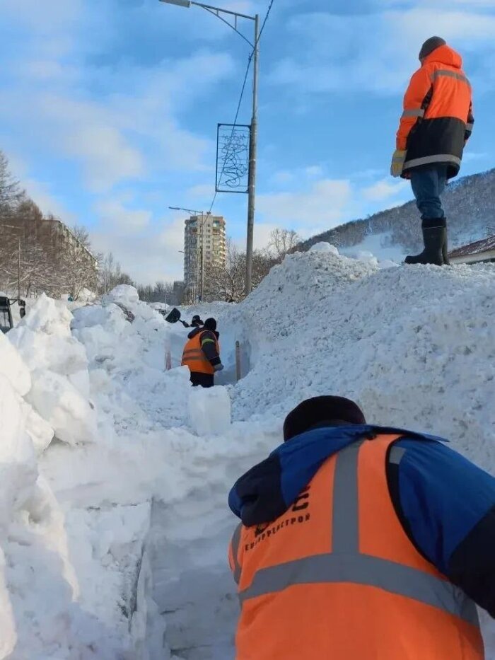 По воспоминаниям старожилов где-то внизу должна быть автобусная остановка / фото: телеграм-канал администрации Петропавловск-Камчатского городского округа