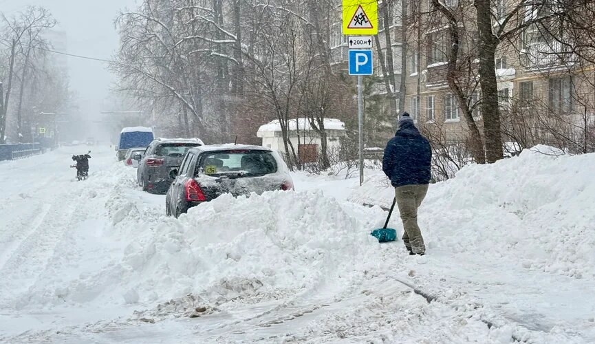 "Инфарктный снег". Как не покалечить себя лопатой?