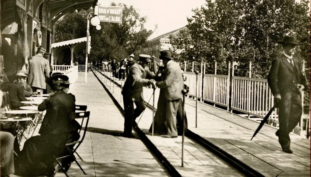 Деревянный тротуар