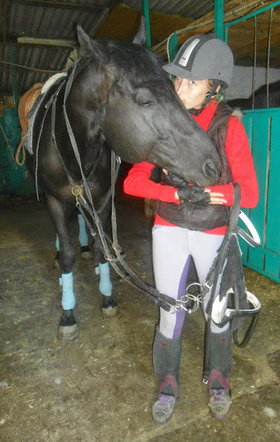 Кордоха ждёт, пока я поднесу ему железо ко рту :)