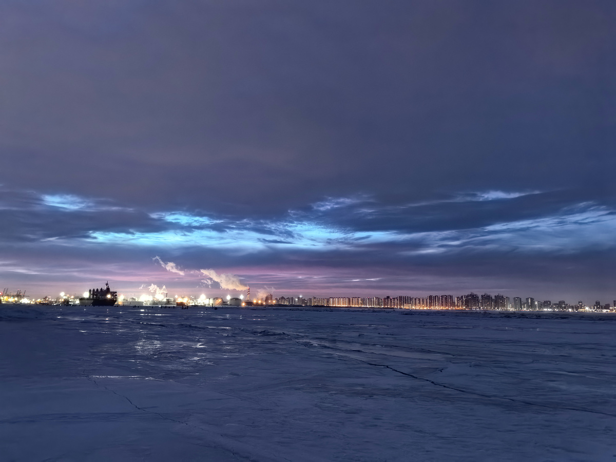 Шумный город остался где-то там, за рассветом