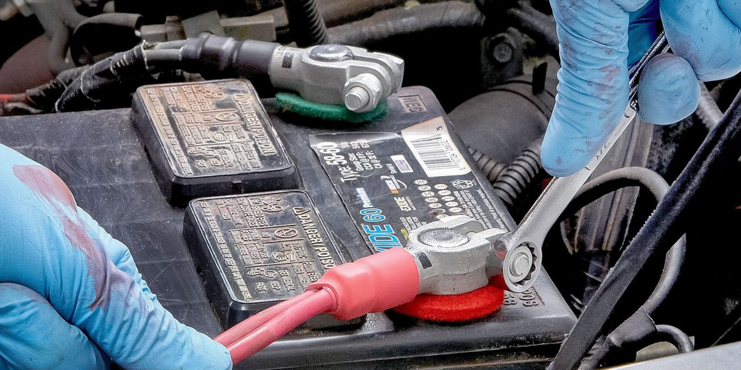 Как правильно заряжать аккумулятор, чтобы не угробить его совсем