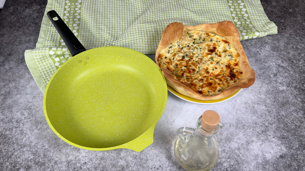 Луковый пирог с сыром