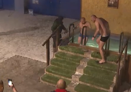     В Красноярске верующие отмечают Крещение Господне