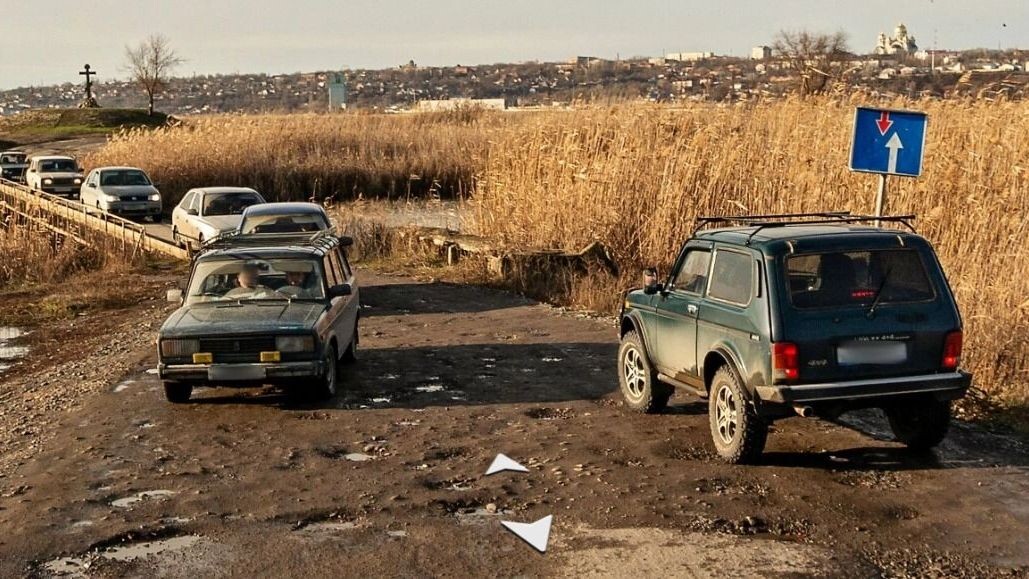    «приоритет перед встречнами транспортными средствами»   Яндекс. Карты