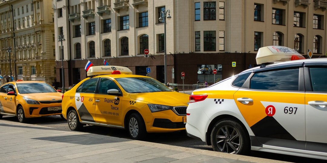 Названы самые популярные автомобили в российском такси: «китайцы» пока не в топе