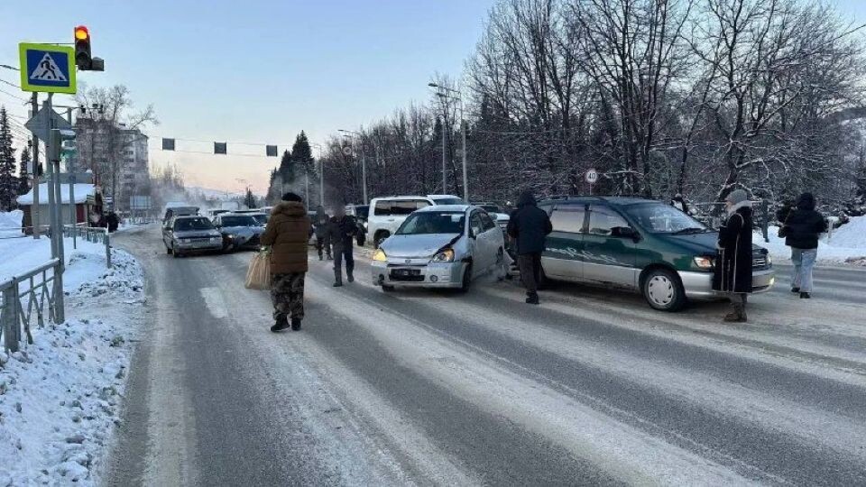    Массовое ДТП в Горно-Алтайске. Источник: УГИБДД МВД по Республике Алтай