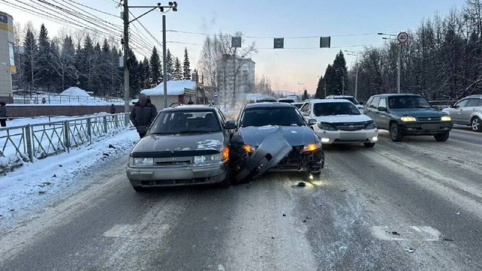    Массовое ДТП в Горно-Алтайске. Источник: УГИБДД МВД по Республике Алтай