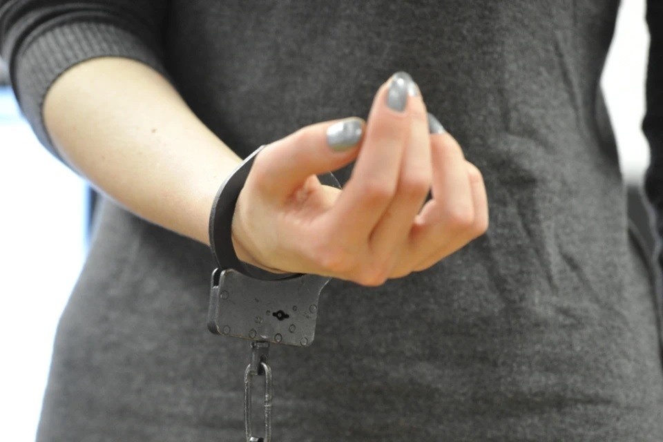    Москвичку задержали за поджог петард под автомобилем на охраняемой парковке "КП" Архив