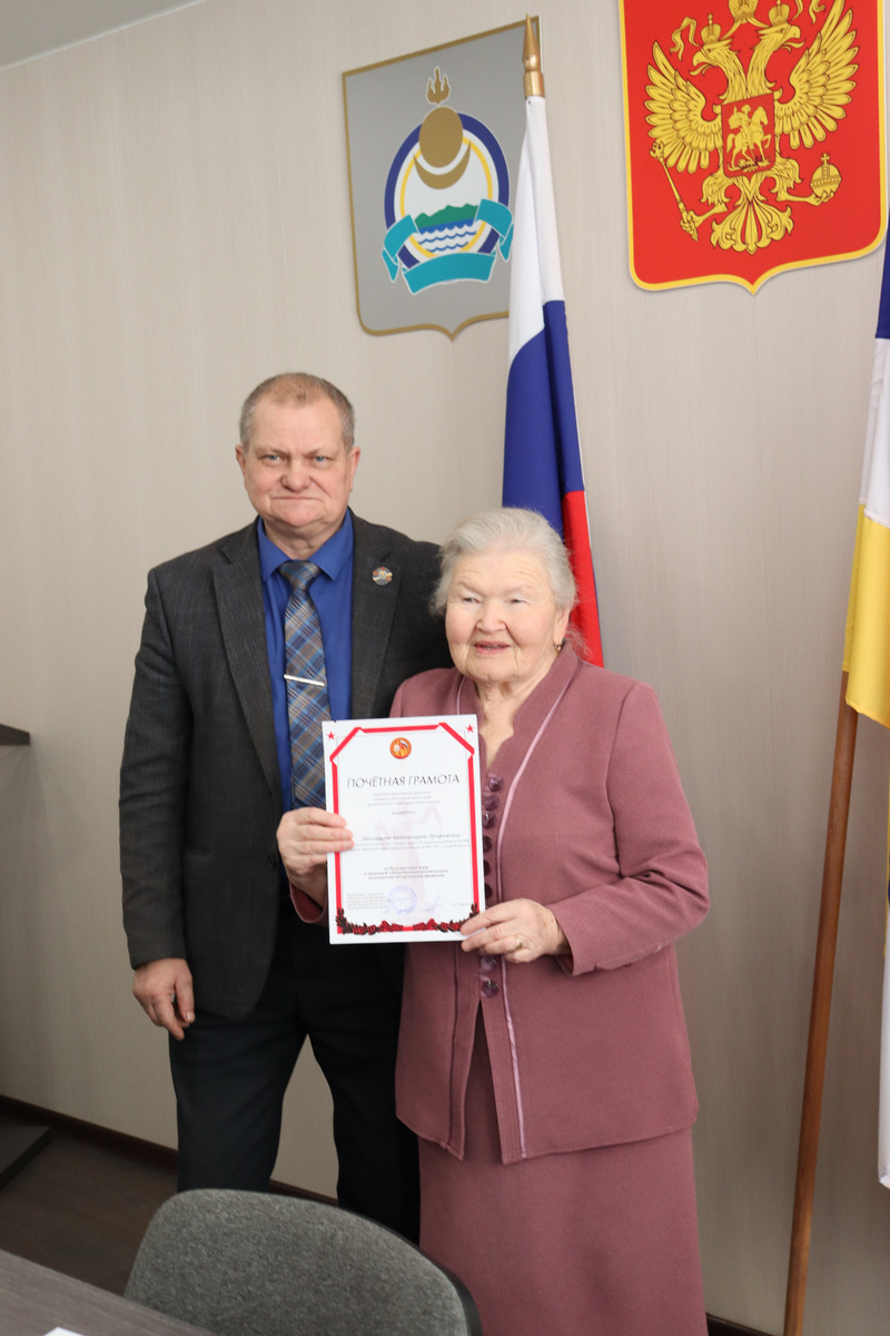 На переднем плане - ветеран БАМа Апполинария Павлицкая