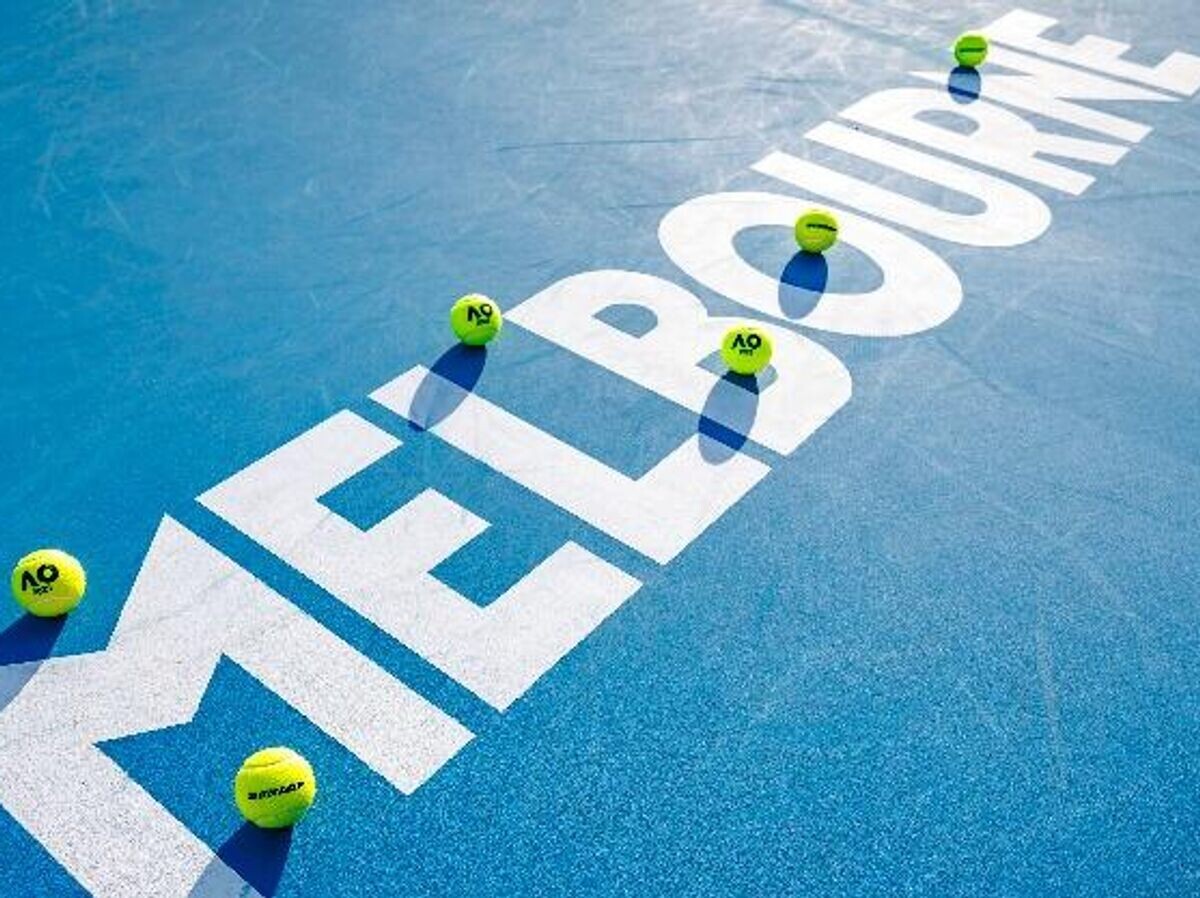    Теннисные мячи и корт Открытого чемпионата Австралии | © Фото : Пресс-служба Australian Open
