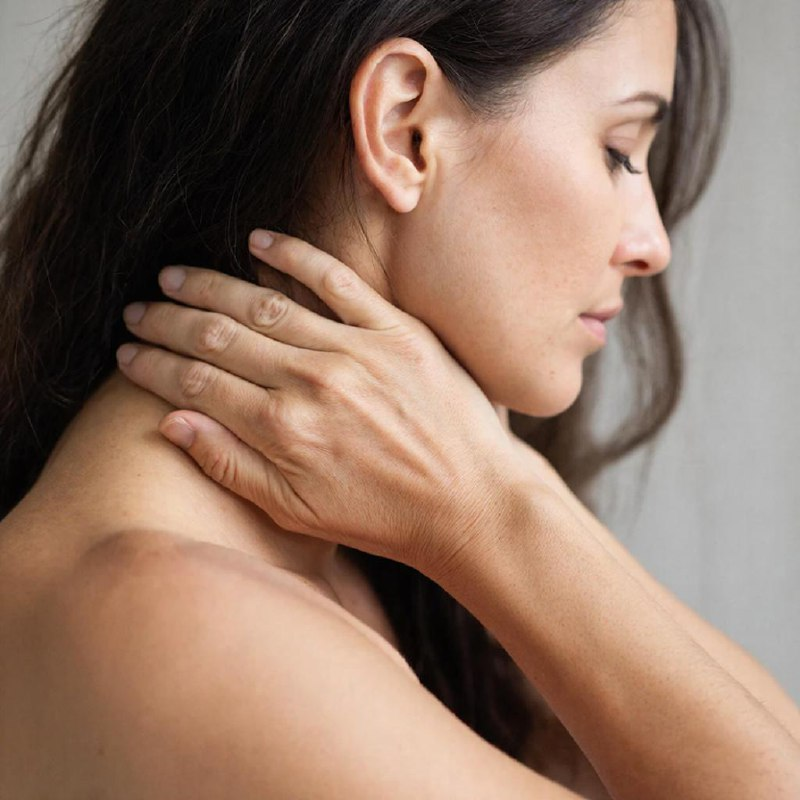 Если обратиться к статистике, то чаще всего у женщин на фоне менопаузы появляются боли в колене и шее. Как отмечают эксперты, это в большей степени связано с возрастными изменениями и уже имеющимися заболеваниями  