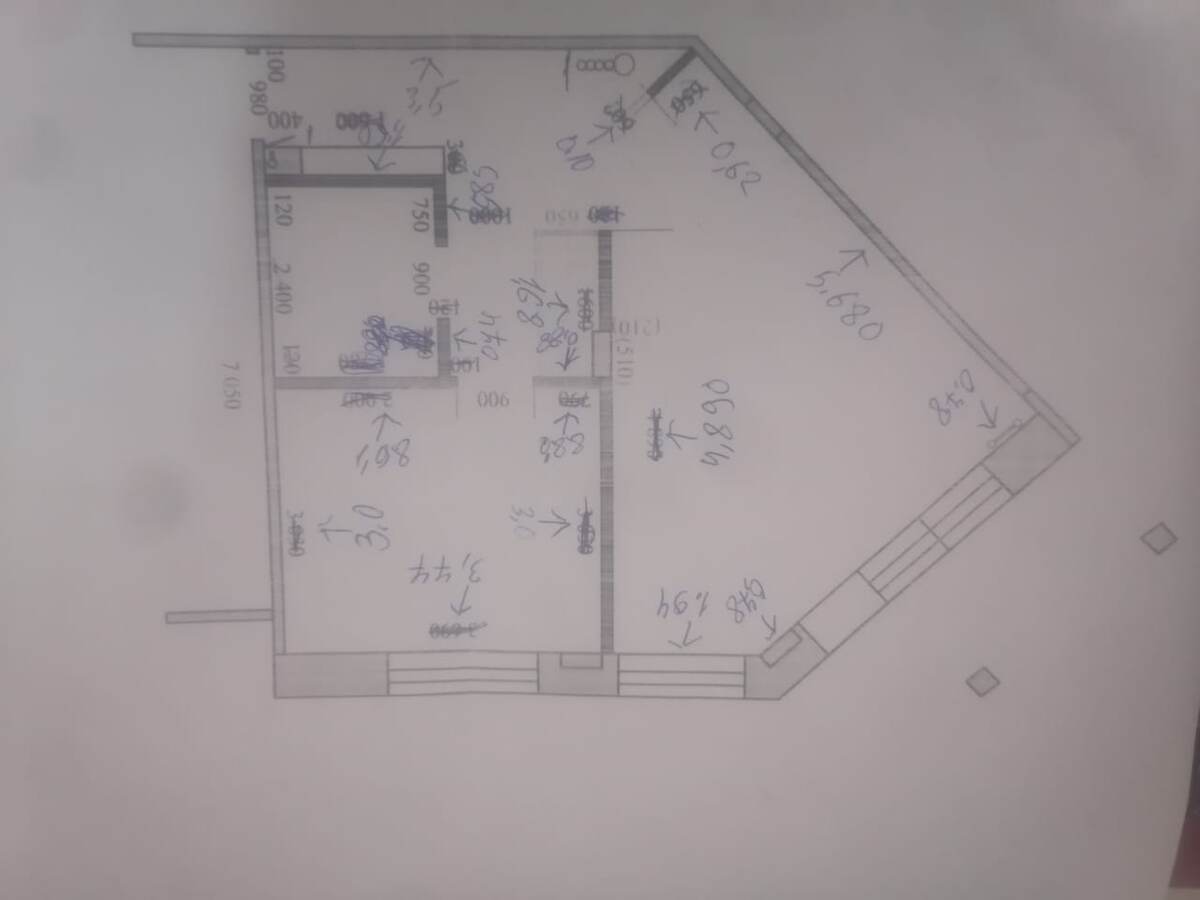 Вход в верхнем левом углу