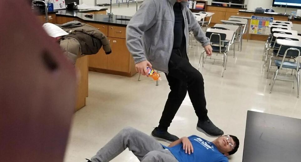 В Екатеринбурге дети мигрантов избили сына участника СВО за отказ отдать им банковскую карту