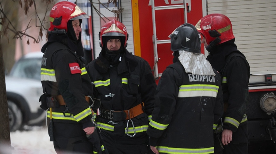     Президент поздравил работников и ветеранов МЧС с Днем спасателя