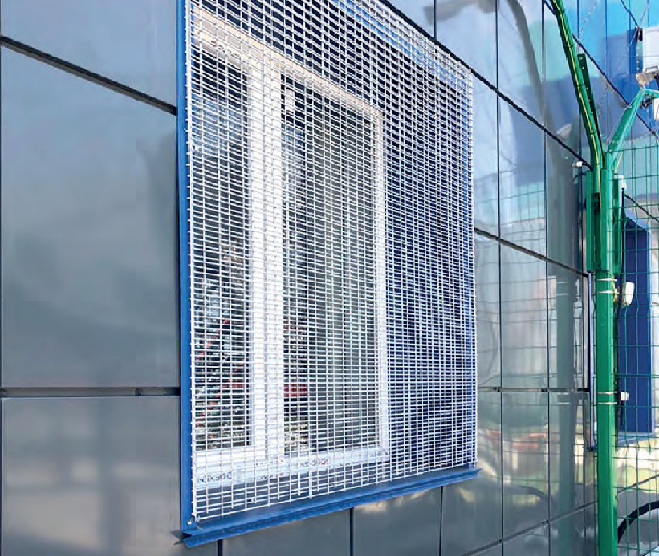 Пулерассеивающая оконная решётка