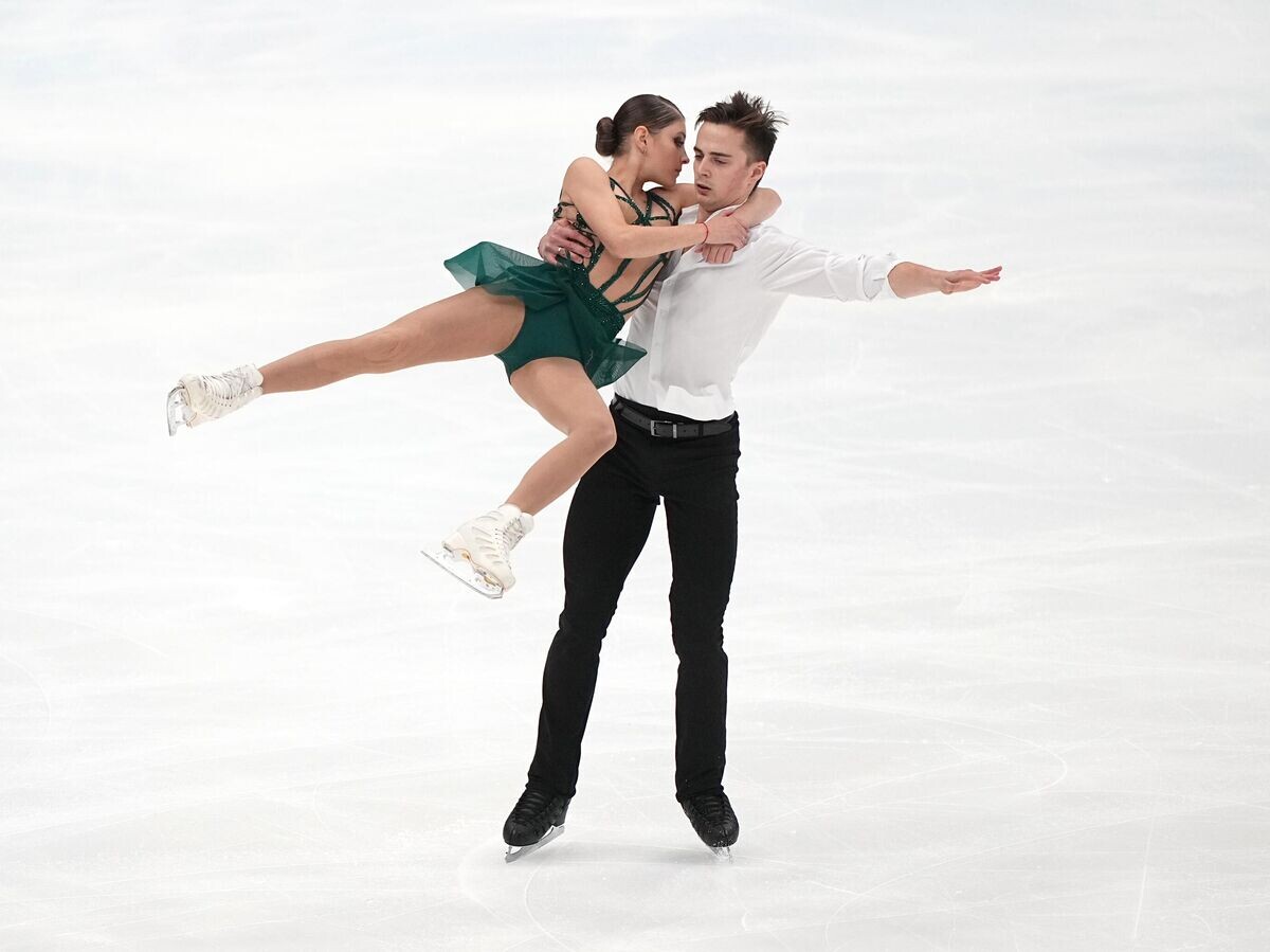    Алена Косторная и Георгий Куница выступают с короткой программой парного катания на контрольных прокатах сборной России по фигурному катанию в Москве. | © РИА Новости / Александр Вильф