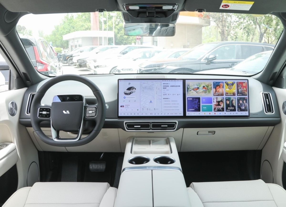 Обновленный автомобиль Lixiang L7