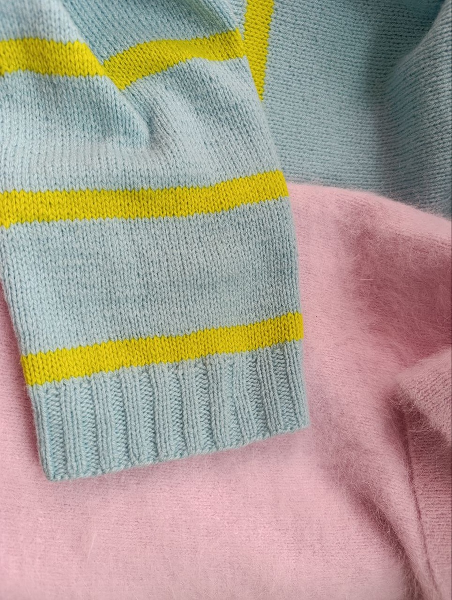 Рукав моего джемпера на ангоровой фабричной юбке