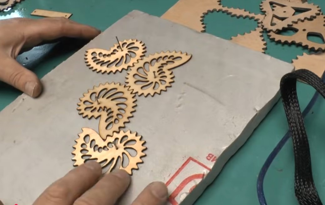 Шестерки необычной формы из фанеры