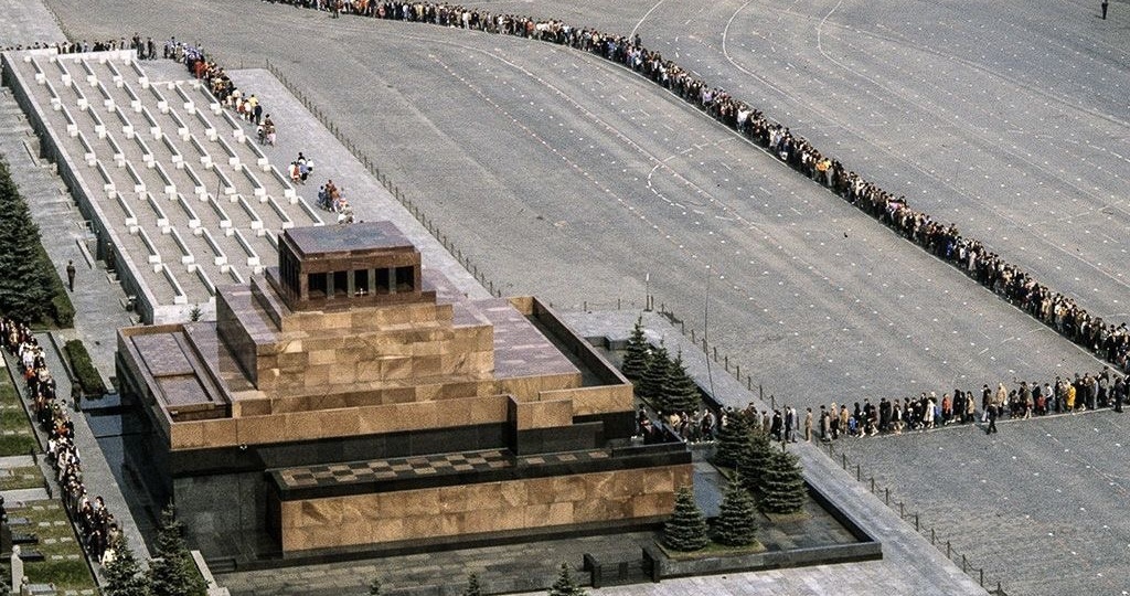 Мавзолей: от длинных очередей к организованным экскурсиям 🏘