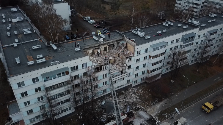    Градоначальник напомнил о трагедии, которая произошла в Челнах в октябре 2021 года. Тогда произошел взрыв в жилом доме на улице Татарстан, 25 (48/20) из-за утечки газа.   
Фото: «БИЗНЕС Online»