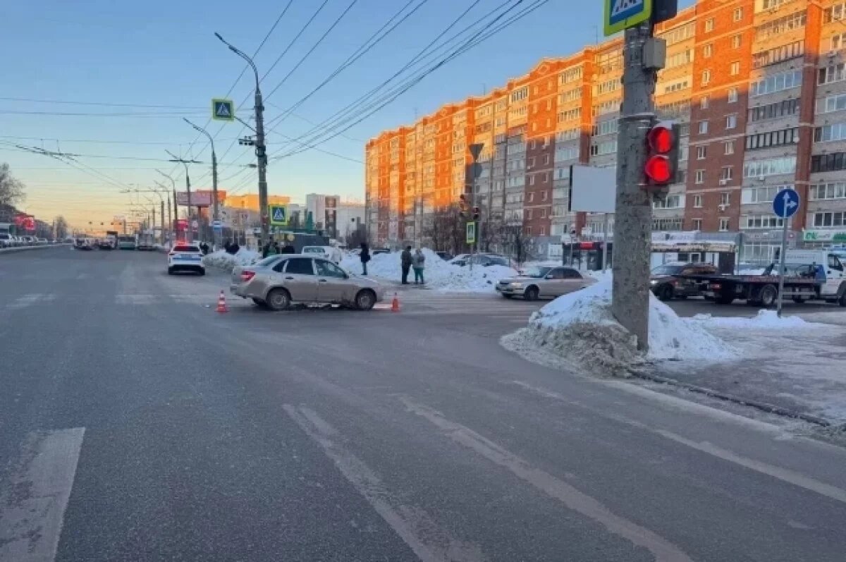    Пешеход пострадала при столкновении легковушек в Ижевске