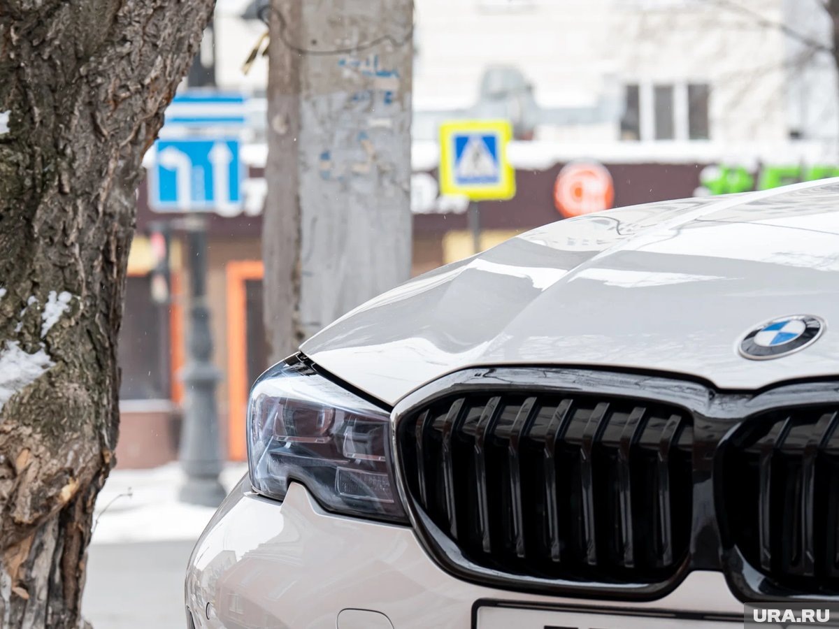     Водитель иномарки разрушил часть моста (архивное фото)