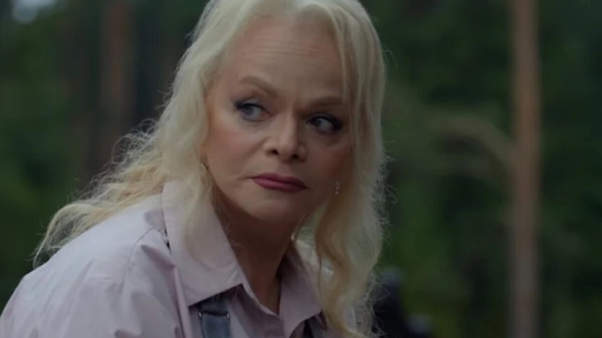 Появились кадры выселения Ларисы Долиной из квартиры в Хамовниках