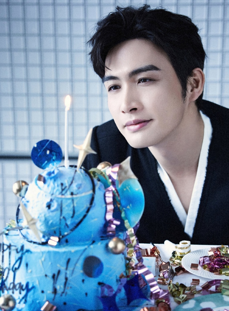 Актёр Чжан Биньбинь. Смотрите галерею...