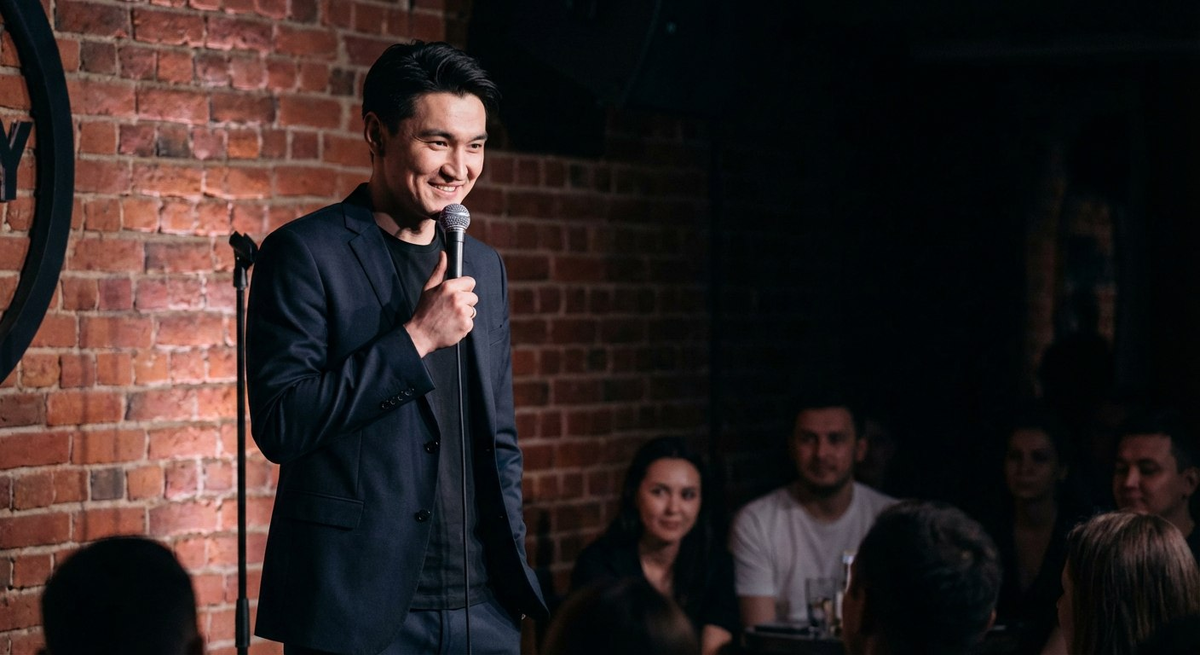 В России пришлось отменить несколько выступлений Нурлана Сабурова. Фото: нейросеть