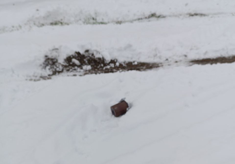   Мины боевиков зачастую не видно под снегом. ФОТО: Руслан Хоменко.