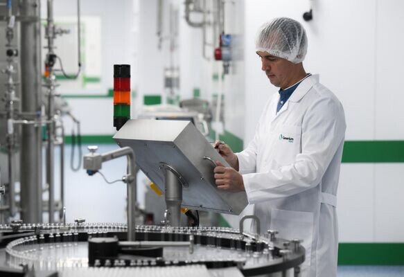 На заводе по производству готовых лекарственных форм / Sputnik