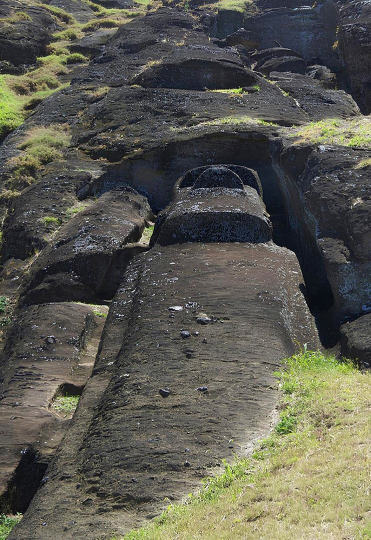 В каменоломне Рано Рараку