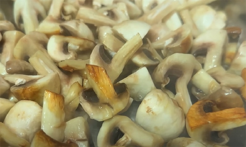 Гречка-плов с фаршем и грибами: как простой ужин становится вкусным открытием