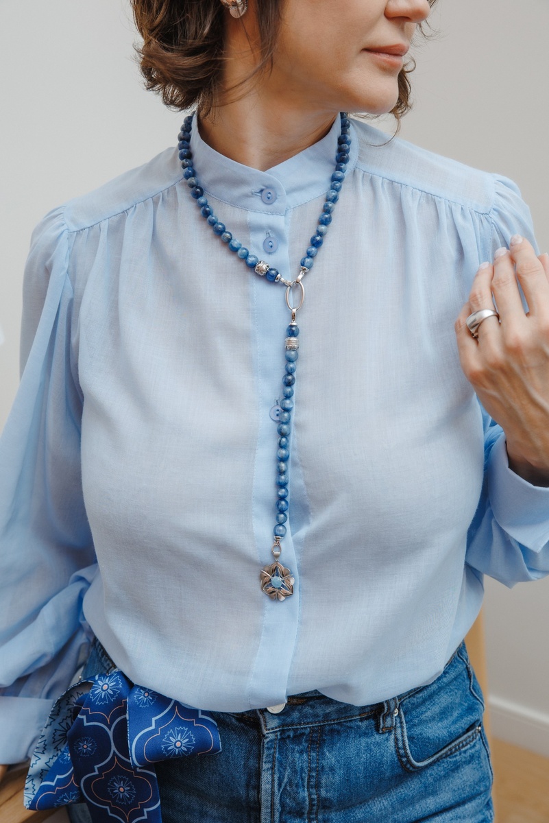 Бренд TRIORA, коллекция Россия: колье и браслет из натурального киантина, дизайнерская брошь "Василёк" и шелковый шарфик Твилли