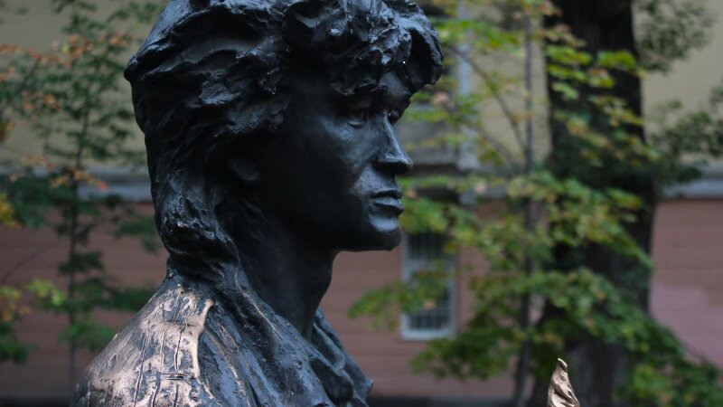     Алматы. Памятник Виктору Цою. Екатерина Карзова