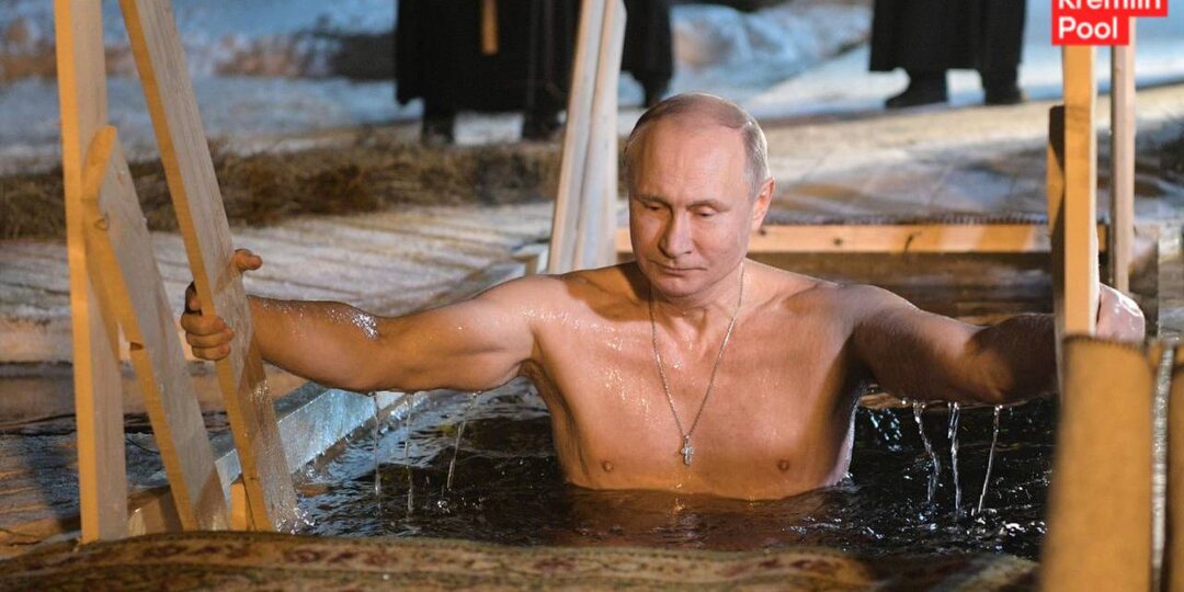 Владимир Путин традиционно окунулся в прорубь на Крещение